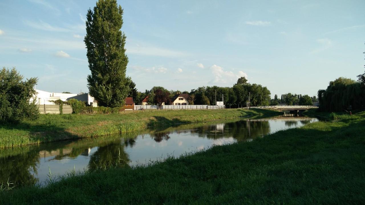 River Side Apartman Kalocsa Exterior photo